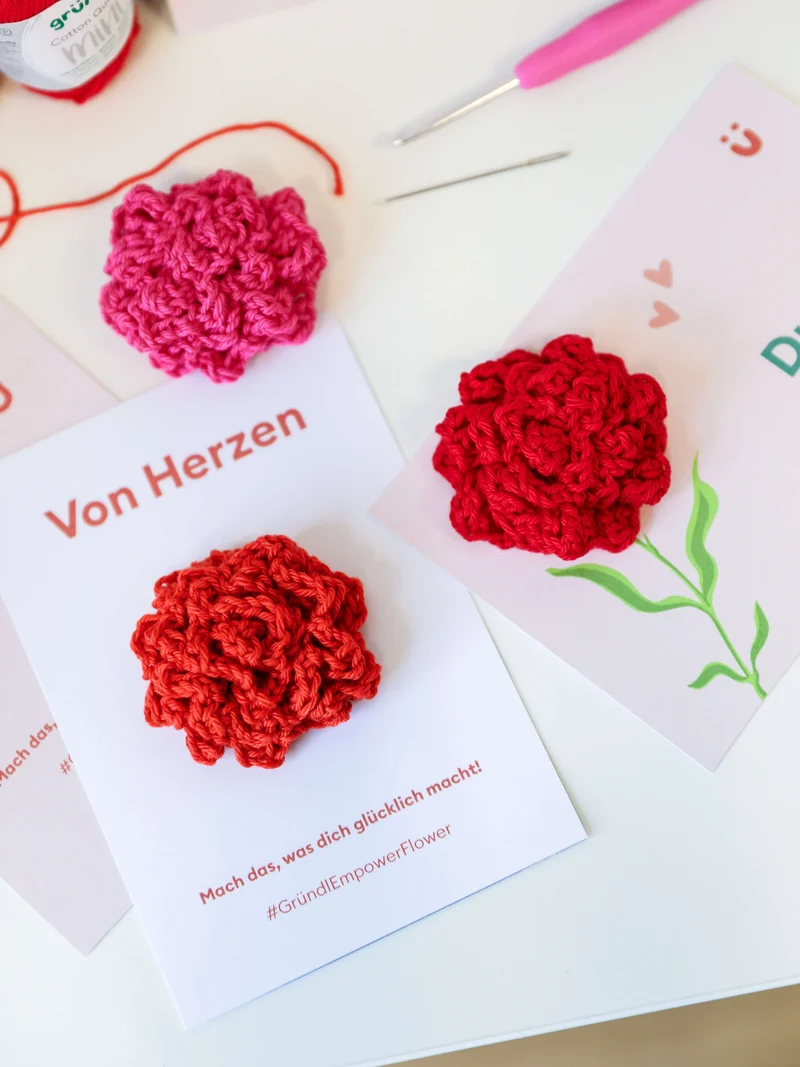 Anleitung GründlEmpowerFlower – gehäkelte Nelke
