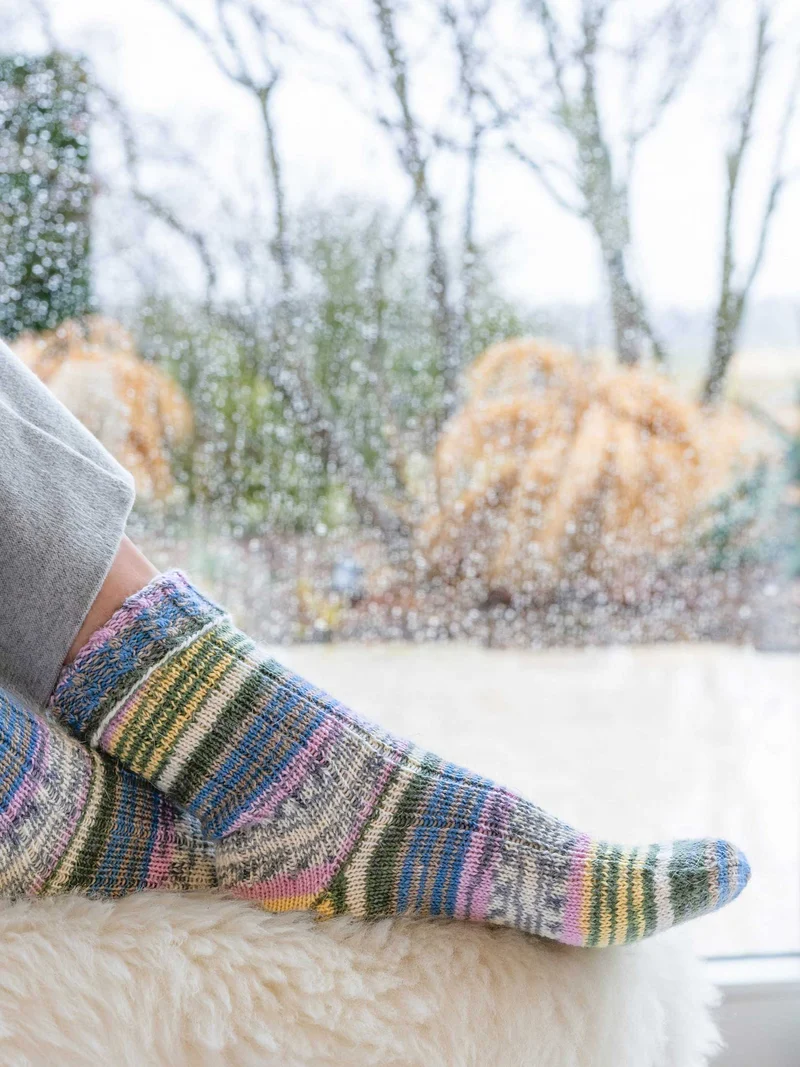 Anleitung Socken mit umgeschlagenen Zopfmusterbündchen