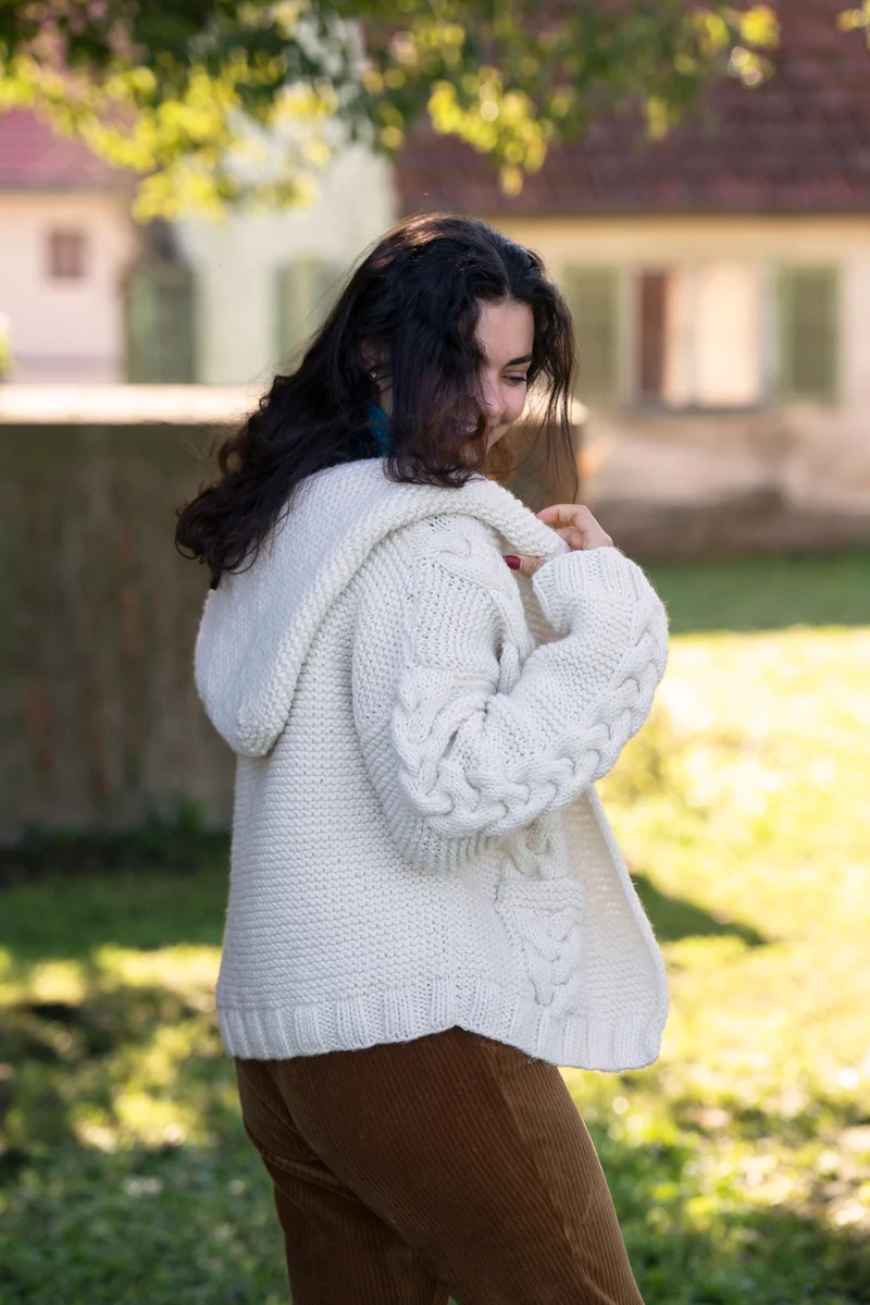 Anleitung Zopfstrickjacke mit Kapuze