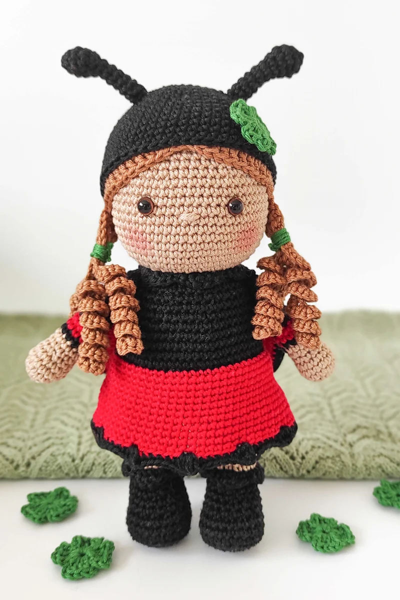 Anleitung Amigurumi Marienkäfermädchen Marieke