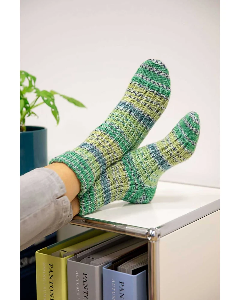 Anleitung Aktion Grüne Socke: Frauenpower-Socken mit Reliefmuster