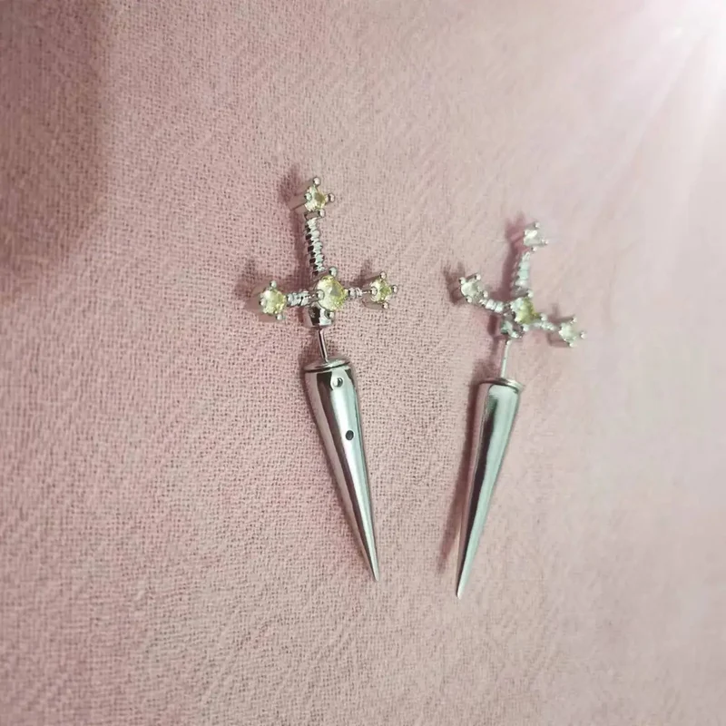 Damen Ohrringe Gothic Ohrstecker Strass Schwert Ohrhänger Dolch Schmuck Geschenk