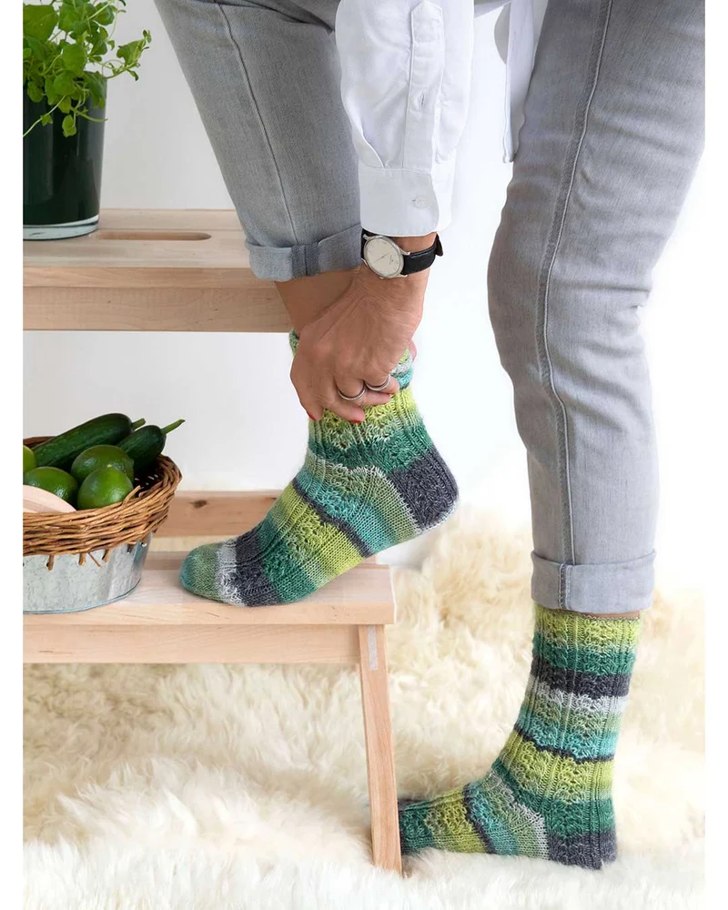 Anleitung Damensocken mit Zopf-Lochmuster