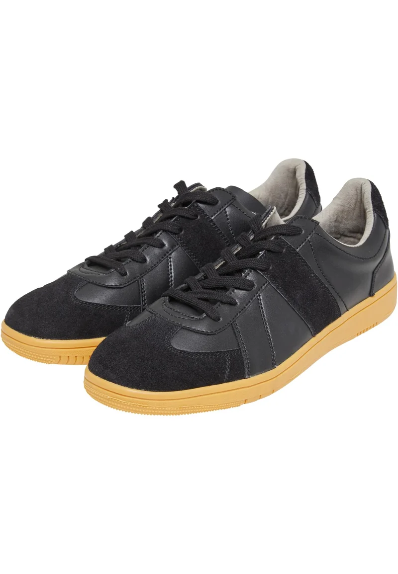 BW Sneakers