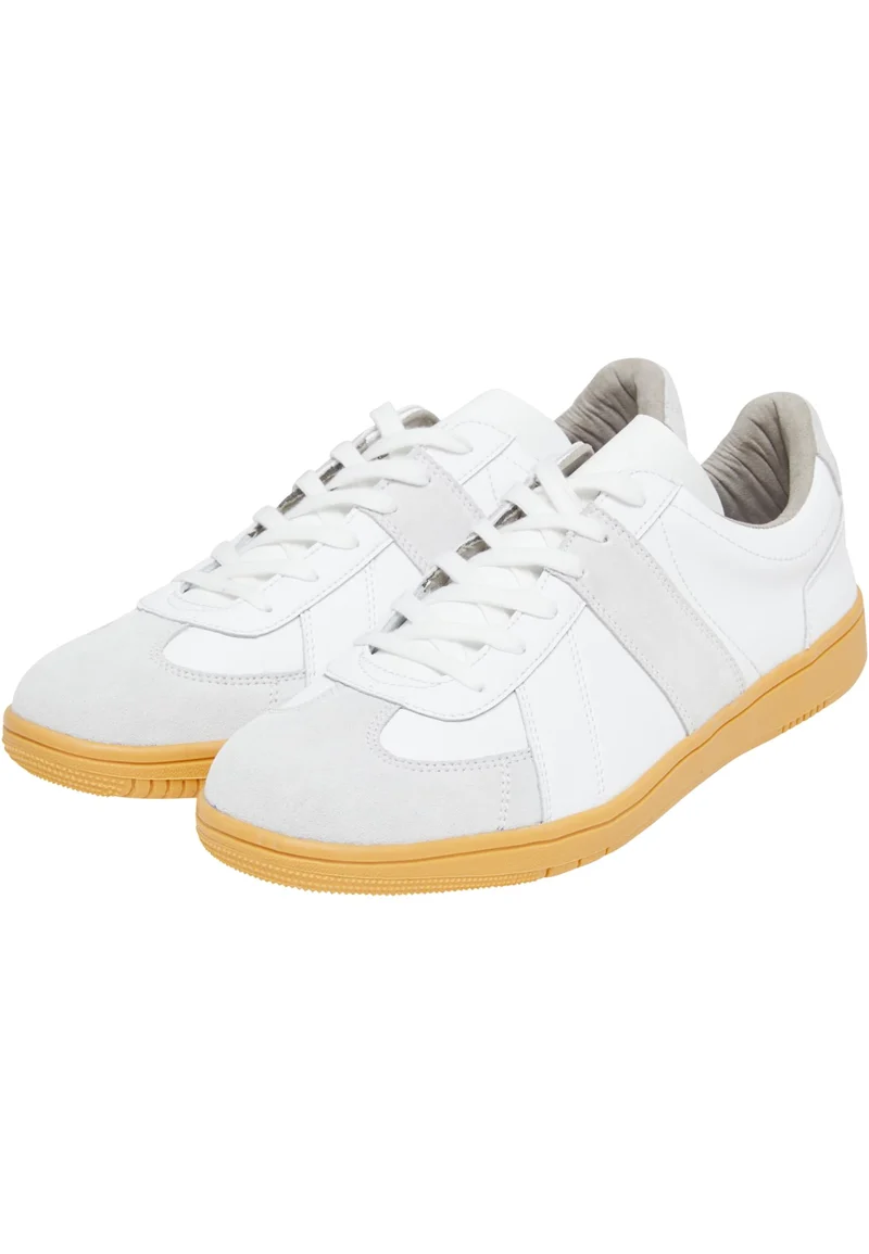 BW Sneakers
