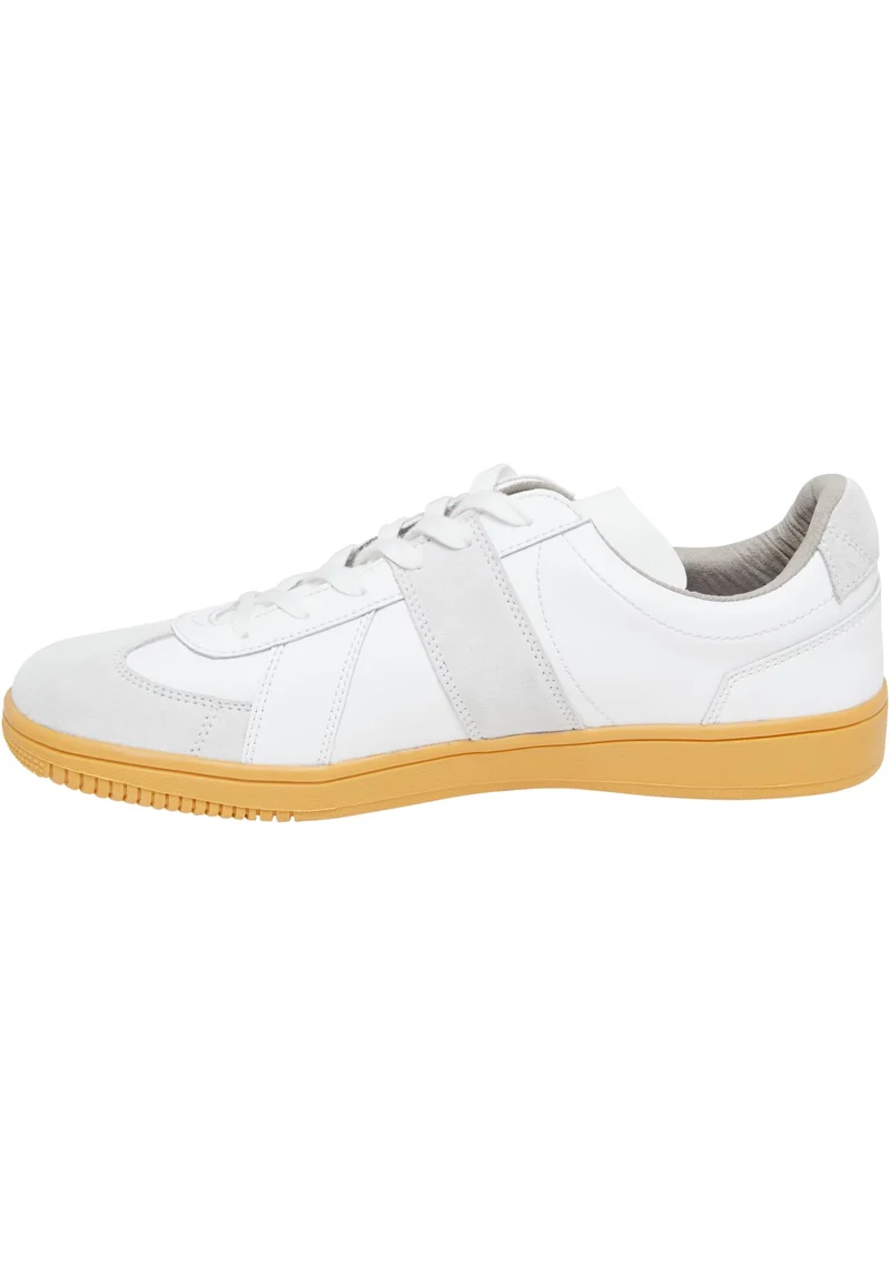 BW Sneakers