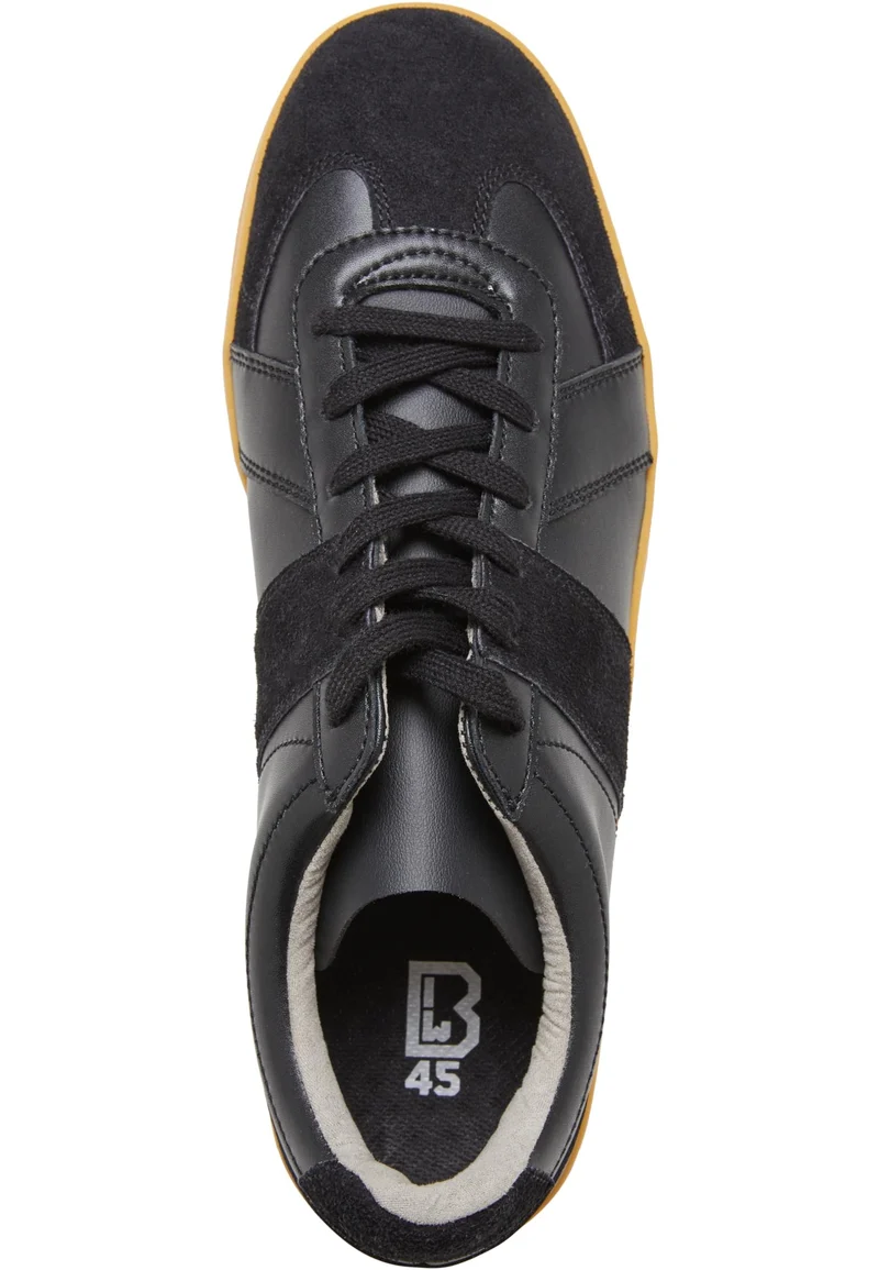 BW Sneakers