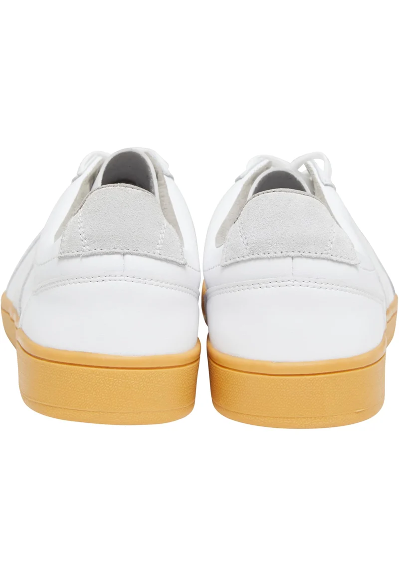 BW Sneakers