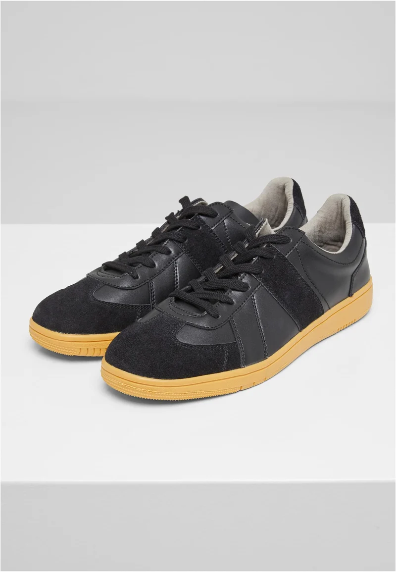 BW Sneakers