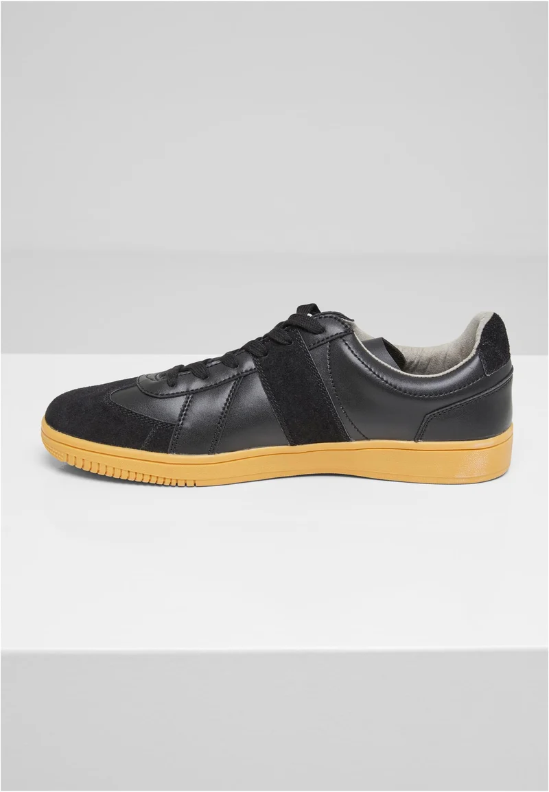 BW Sneakers