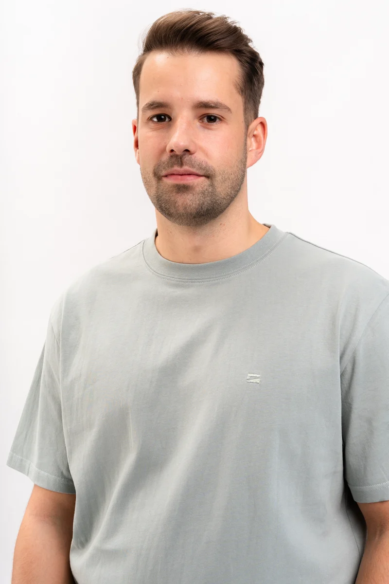 Easy Tee