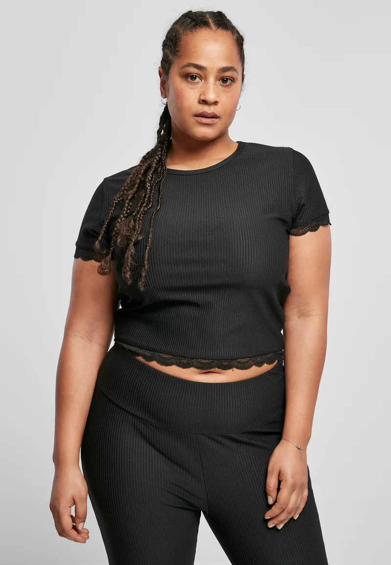 UC Cropped Lace Hem Tee