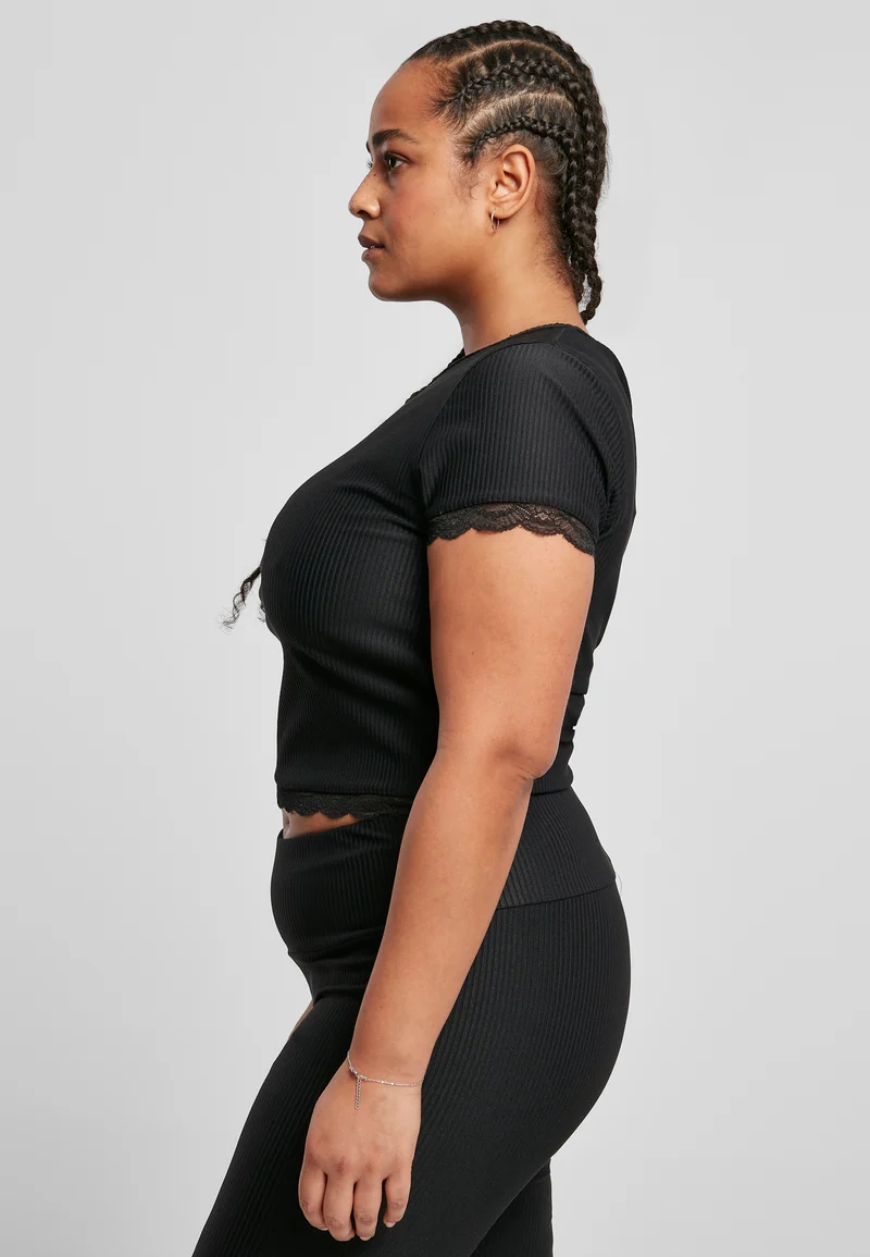 UC Cropped Lace Hem Tee
