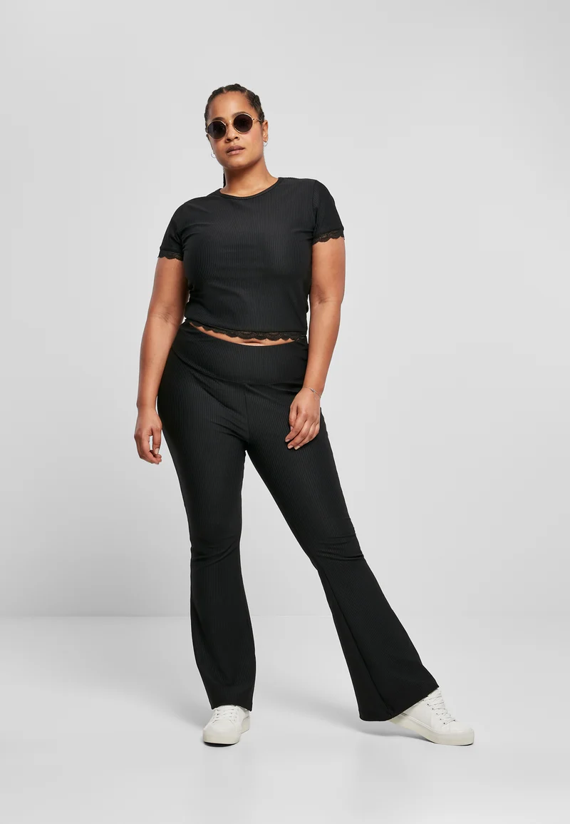UC Cropped Lace Hem Tee