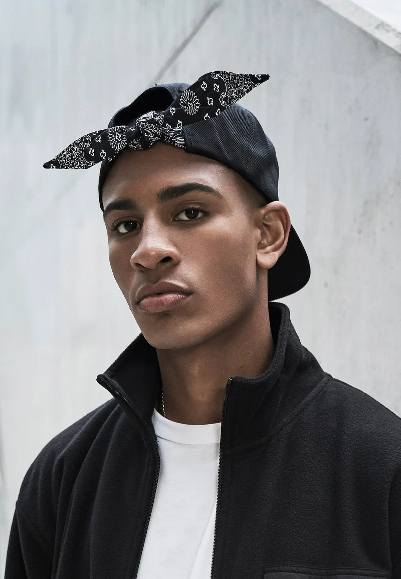 Bandana Tie Snapback One Size