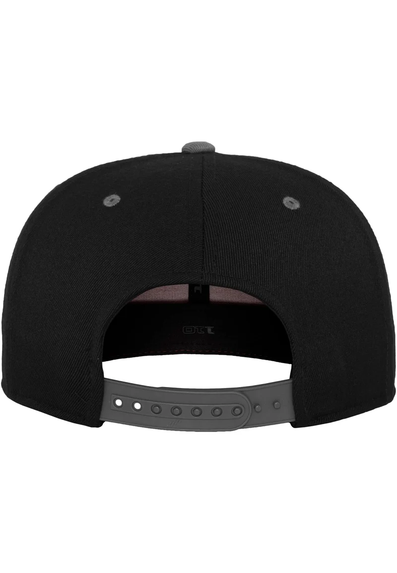 110 Flexfit Fitted Snapback One Size