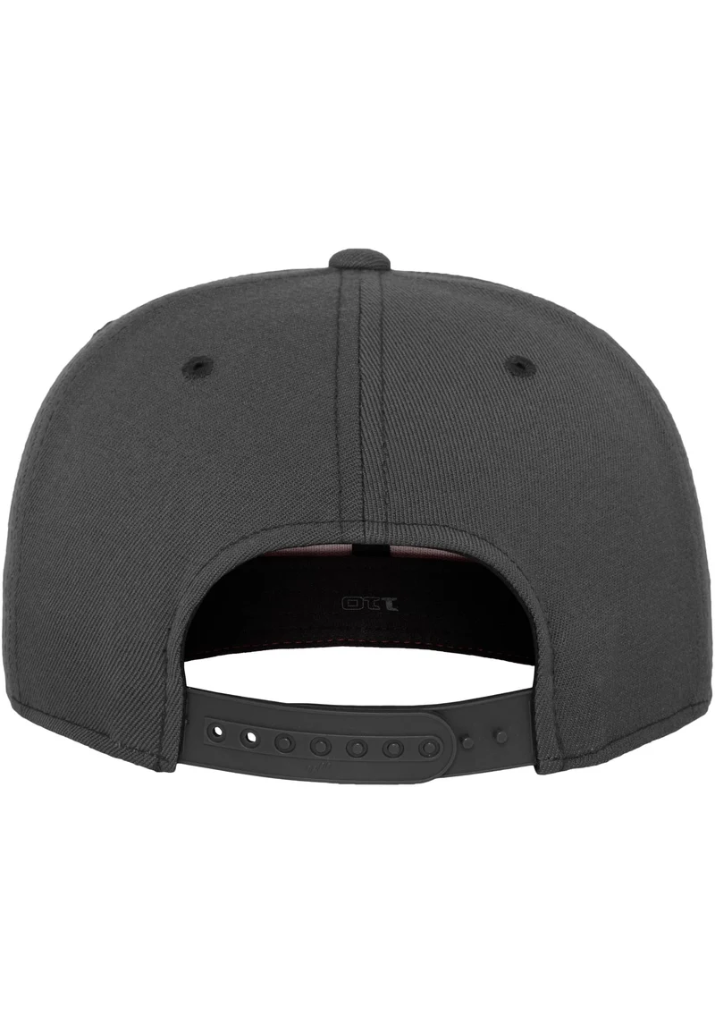 110 Flexfit Fitted Snapback One Size