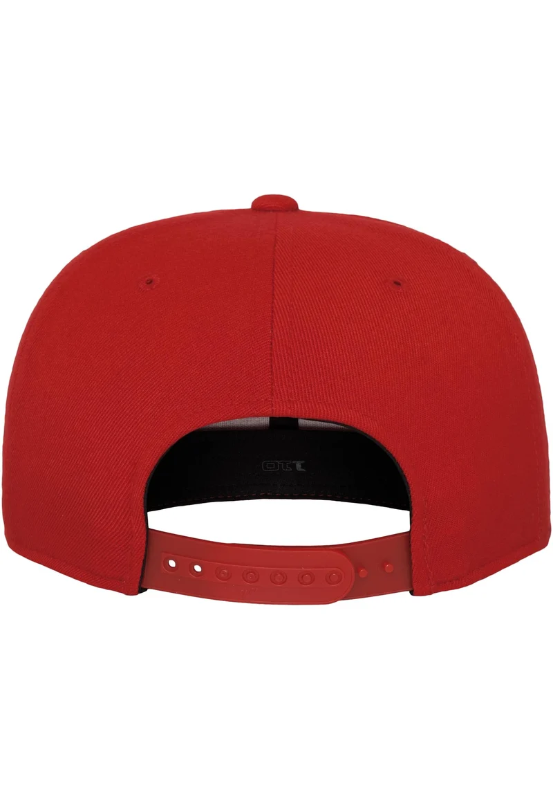 110 Flexfit Fitted Snapback One Size
