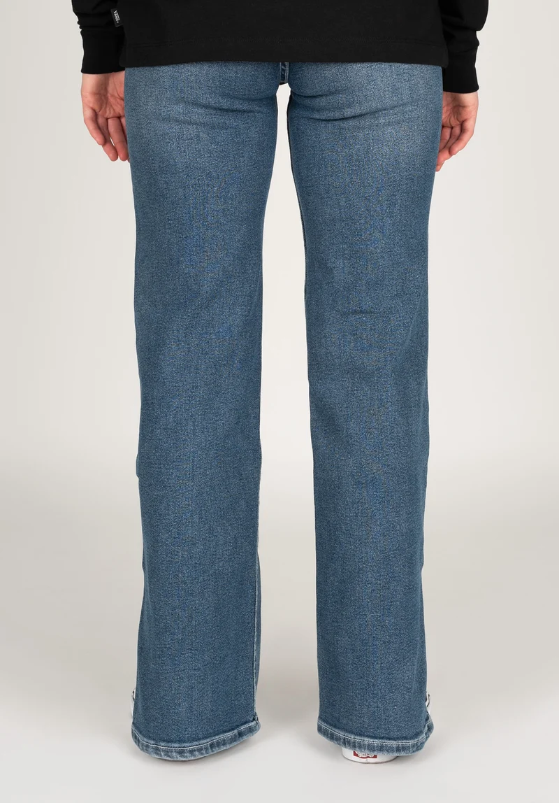 Moxy Straight Shoe Cut