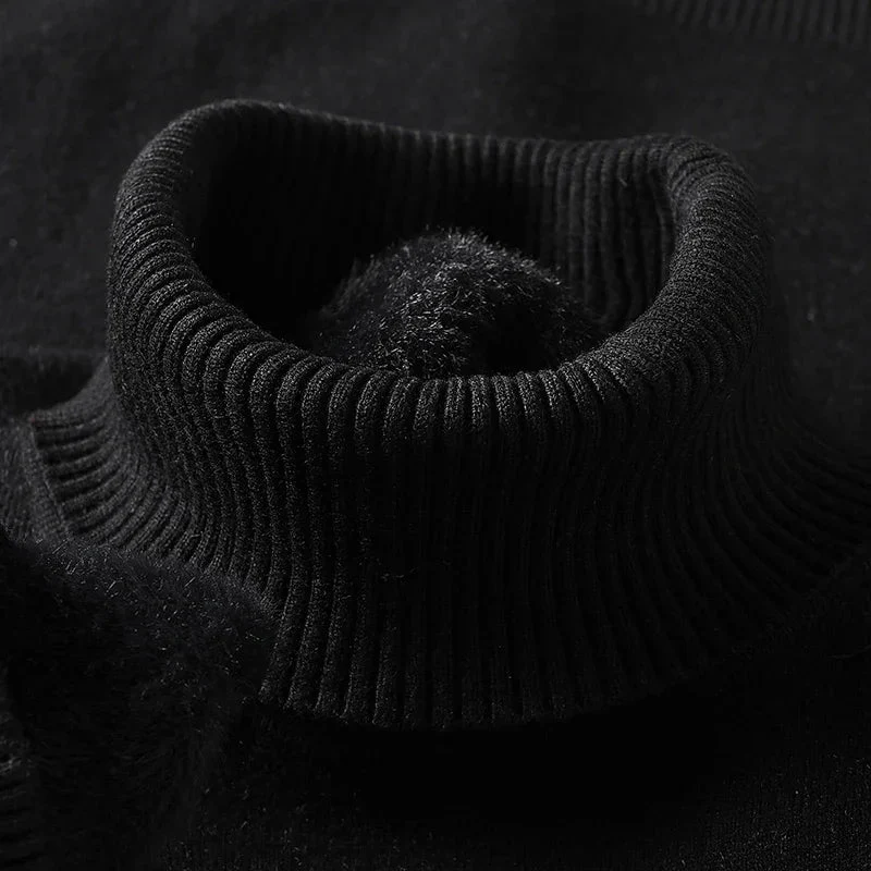 Verleihen Sie Ihrem Stil mit unserem schmal geschnittenen Herren-Rollkragenpullover das gewisse Etwas – bequem, pillingfrei und perfekt für Herbst und Winter.