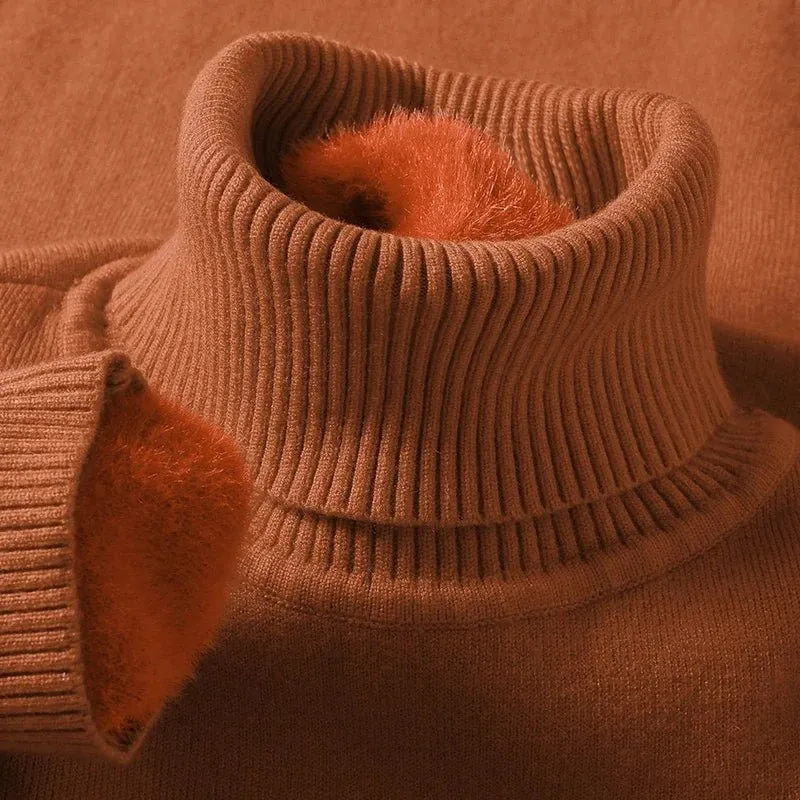 Verleihen Sie Ihrem Stil mit unserem schmal geschnittenen Herren-Rollkragenpullover das gewisse Etwas – bequem, pillingfrei und perfekt für Herbst und Winter.