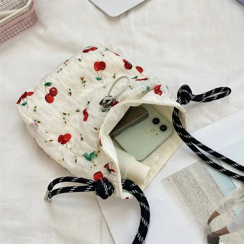 Stilvolle Damenhandtaschen: Die perfekte Mini-Umhängetasche mit Kordelzug