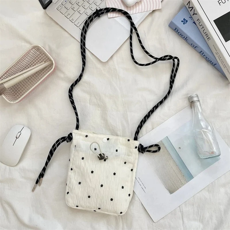 Stilvolle Damenhandtaschen: Die perfekte Mini-Umhängetasche mit Kordelzug