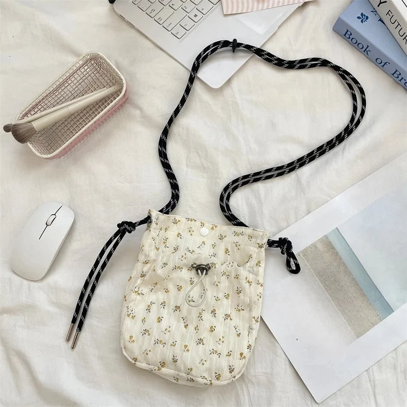 Stilvolle Damenhandtaschen: Die perfekte Mini-Umhängetasche mit Kordelzug
