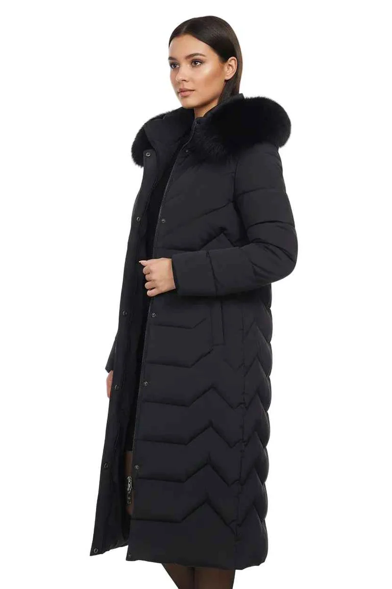 Verleihen Sie Ihrem Stil mit unserem eleganten langen Baumwollmantel das gewisse Etwas.