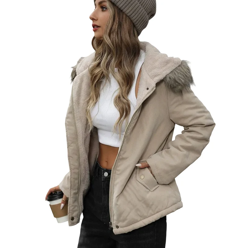 Bleiben Sie kuschelig und schick mit unserer Jacke mit dickem Pelzkragen.