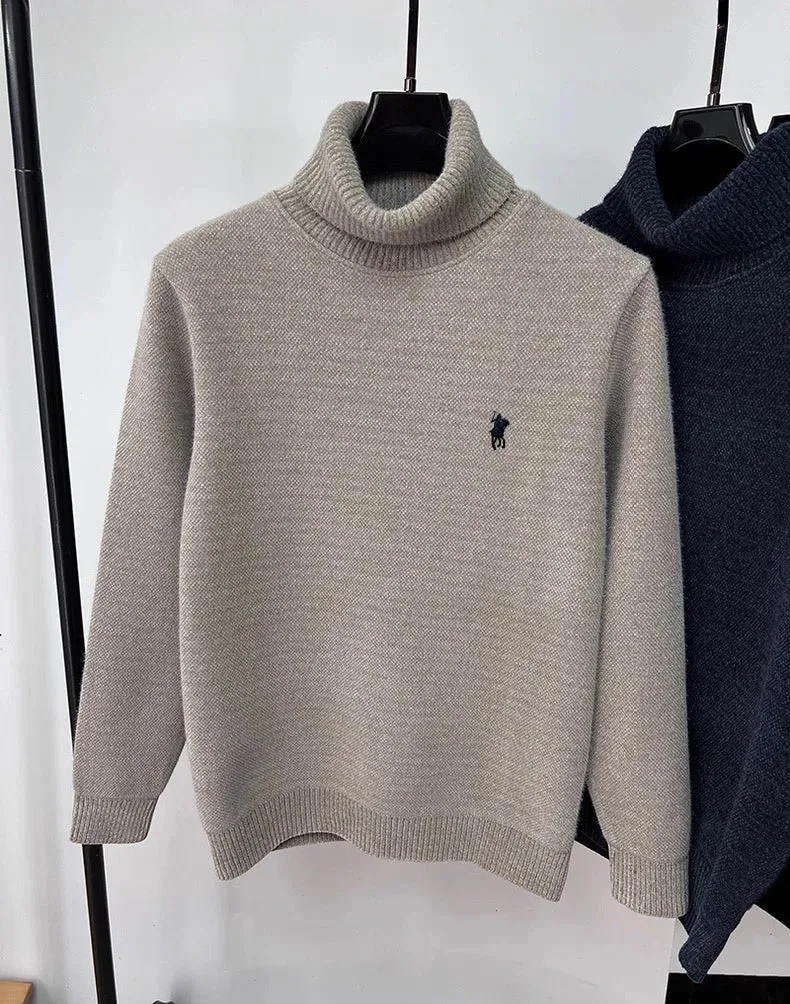 Herren-Rollkragenpullover aus besticktem Samt – Warmer, luxuriöser Strickpullover mit Ponymotiv