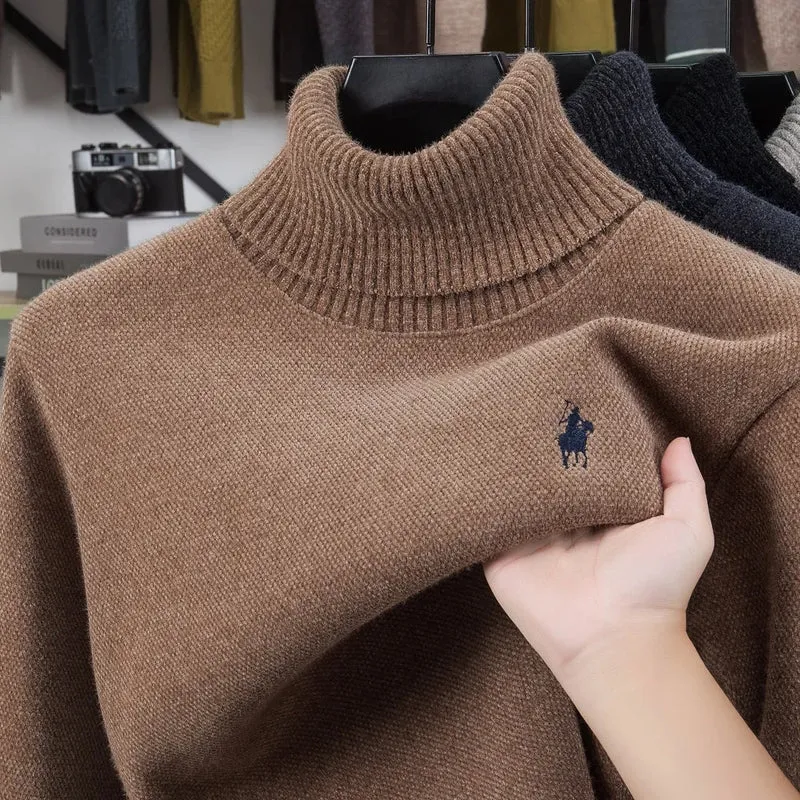Herren-Rollkragenpullover aus besticktem Samt – Warmer, luxuriöser Strickpullover mit Ponymotiv