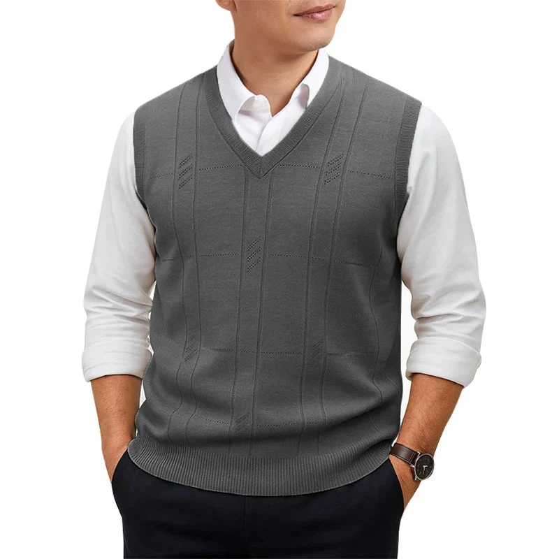 Verleihen Sie Ihrem Stil mit unserer ärmellosen Herren-Strickweste mit V-Ausschnitt das gewisse Extra.