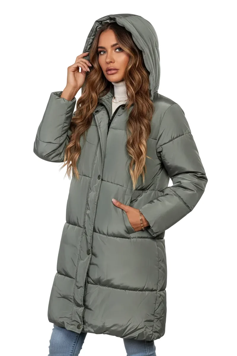 Werten Sie Ihre Garderobe mit unserer stylischen Damen-Steppjacke auf.