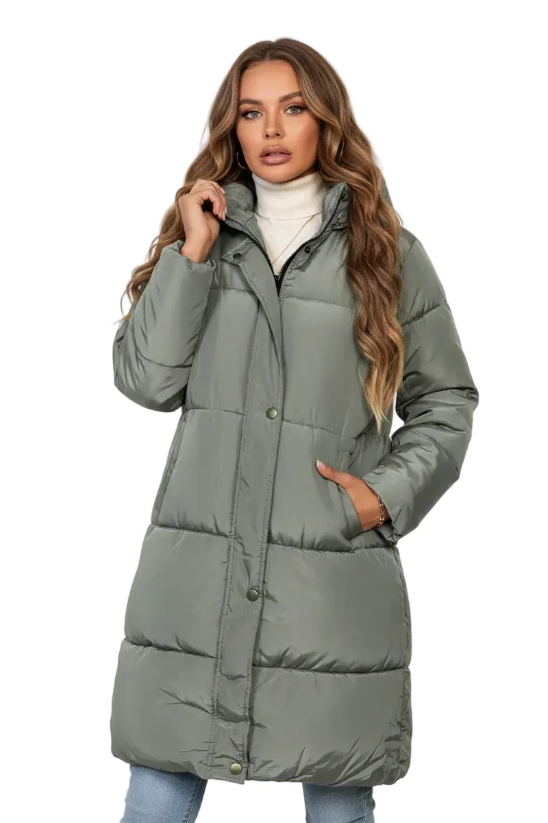 Werten Sie Ihre Garderobe mit unserer stylischen Damen-Steppjacke auf.
