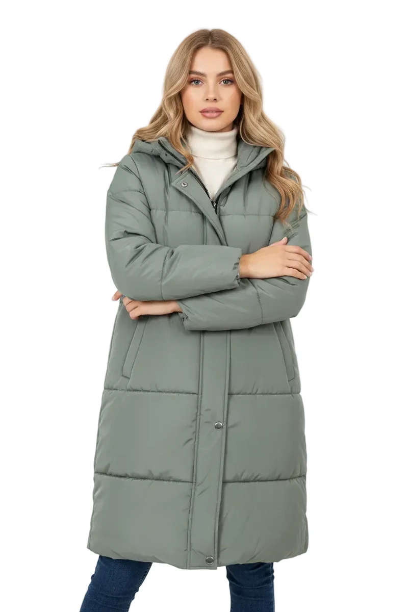 Werten Sie Ihre Garderobe mit unserer stylischen Damen-Steppjacke auf.
