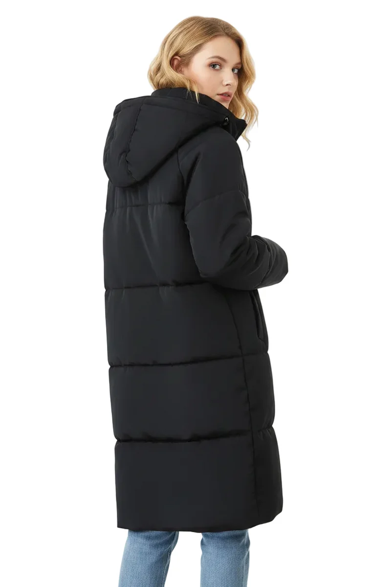 Werten Sie Ihre Garderobe mit unserer stylischen Damen-Steppjacke auf.