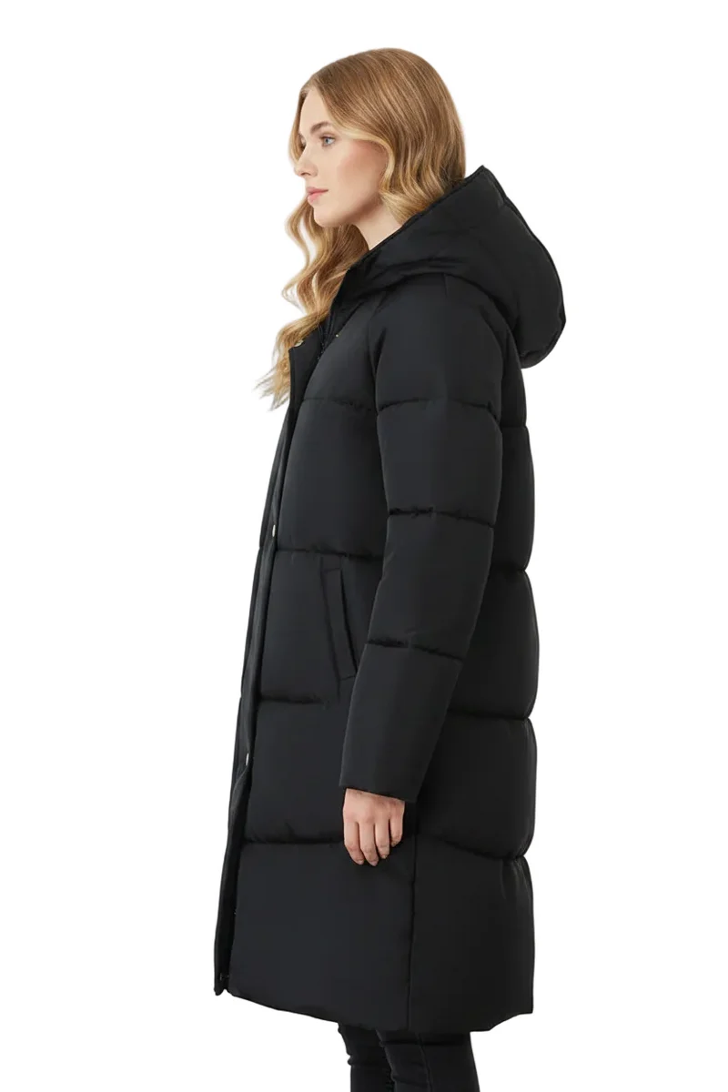 Werten Sie Ihre Garderobe mit unserer stylischen Damen-Steppjacke auf.