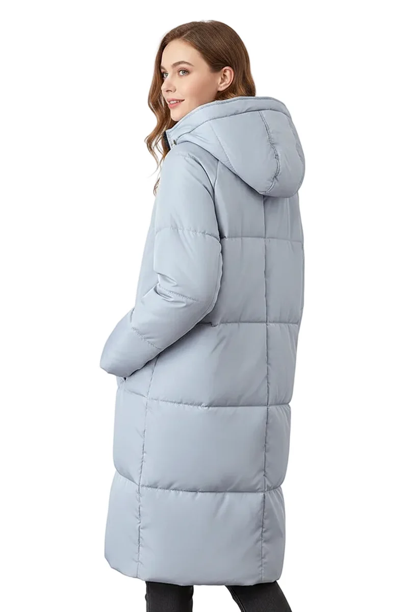 Werten Sie Ihre Garderobe mit unserer stylischen Damen-Steppjacke auf.