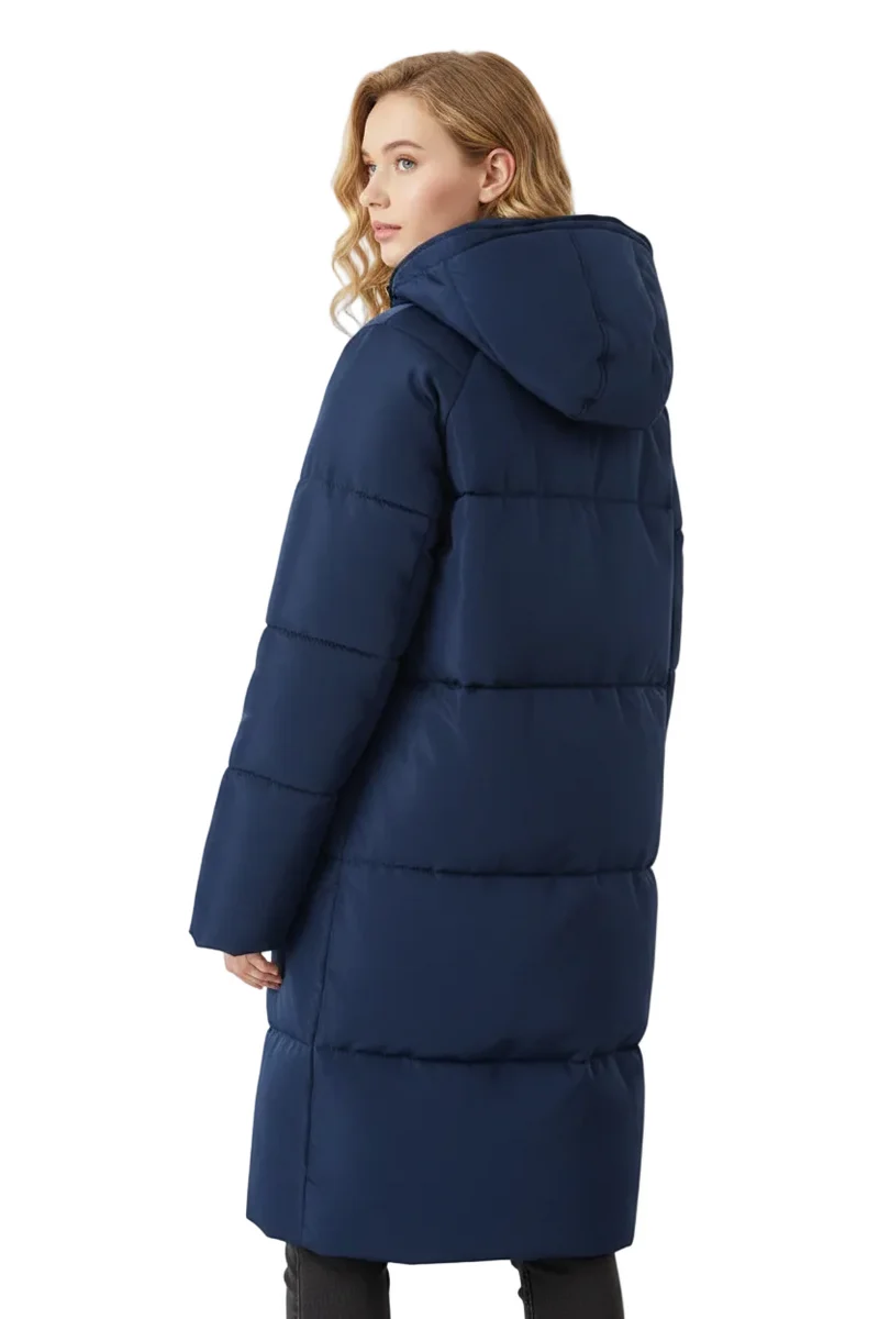 Werten Sie Ihre Garderobe mit unserer stylischen Damen-Steppjacke auf.
