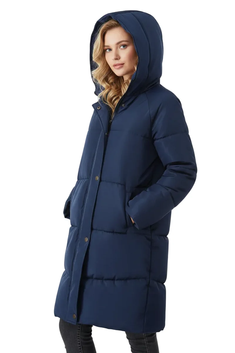 Werten Sie Ihre Garderobe mit unserer stylischen Damen-Steppjacke auf.
