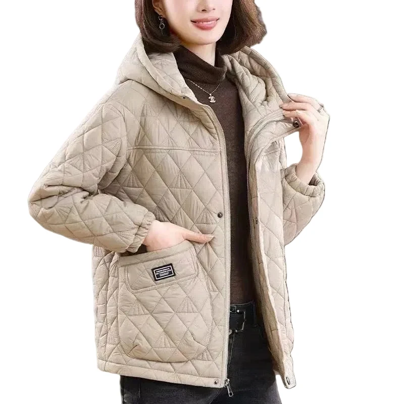 Verleihen Sie Ihrem Winter-Look mit unserer gesteppten Damen-Winterjacke das gewisse Etwas.