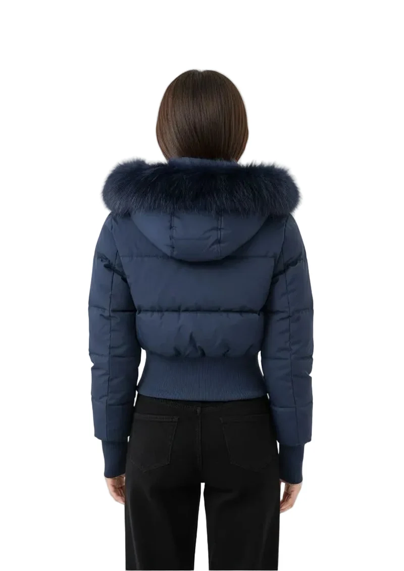 Mit unserem lässigen Damen-Winterdaunenmantel bleiben Sie stilvoll und warm.