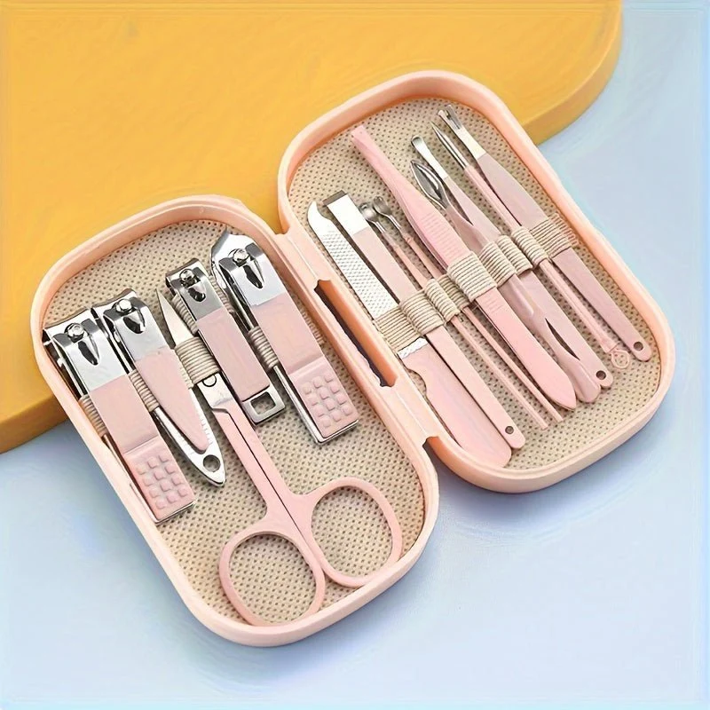 Ein 14-teiliges Maniküre- und Pediküre-Set aus Edelstahl, inklusive moderner Nagelknipser mit konkaven Kanten und Pflegeinstrumenten, sowie einer praktischen Aufbewahrungsbox – ein geruchsneutrales Nagelpflege-Set für Damen und Herren.