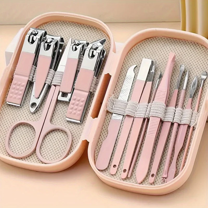 Ein 14-teiliges Maniküre- und Pediküre-Set aus Edelstahl, inklusive moderner Nagelknipser mit konkaven Kanten und Pflegeinstrumenten, sowie einer praktischen Aufbewahrungsbox – ein geruchsneutrales Nagelpflege-Set für Damen und Herren.