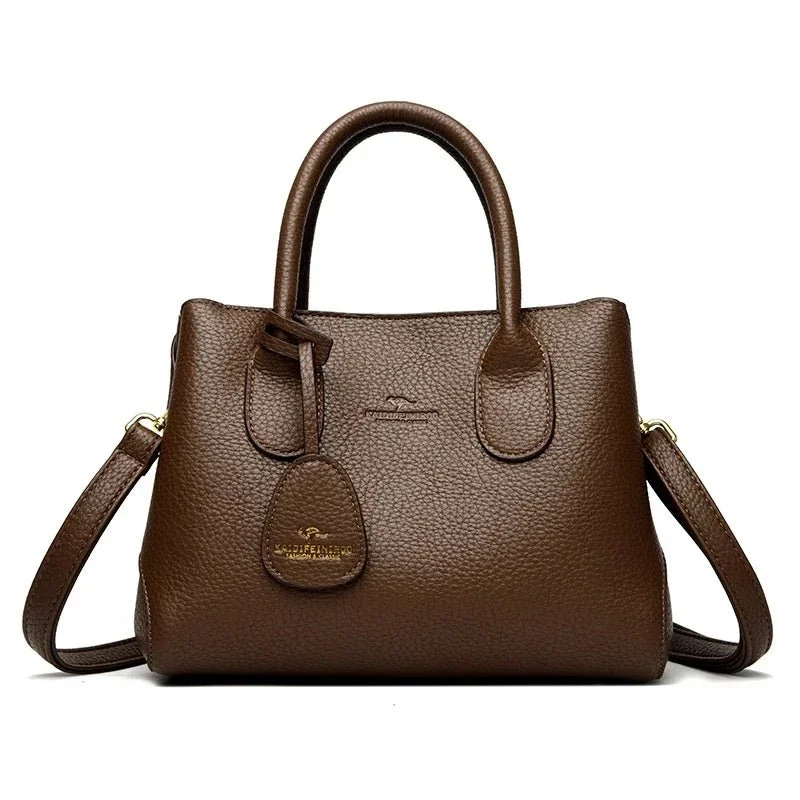 Luxuriöse Damenhandtaschen: Verleihen Sie Ihrem Stil mit unserer dreilagigen Umhängetasche das gewisse Etwas.