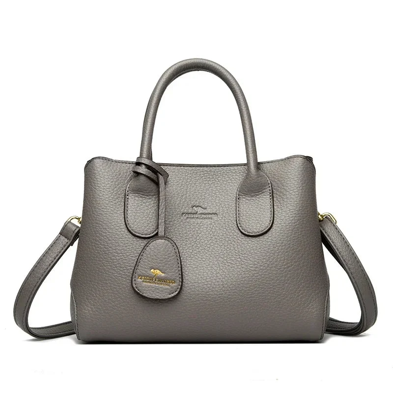 Luxuriöse Damenhandtaschen: Verleihen Sie Ihrem Stil mit unserer dreilagigen Umhängetasche das gewisse Etwas.