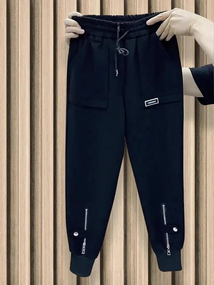 Erleben Sie ultimativen Komfort mit der Y2K Damen-Sweathose mit Fleece-Futter.