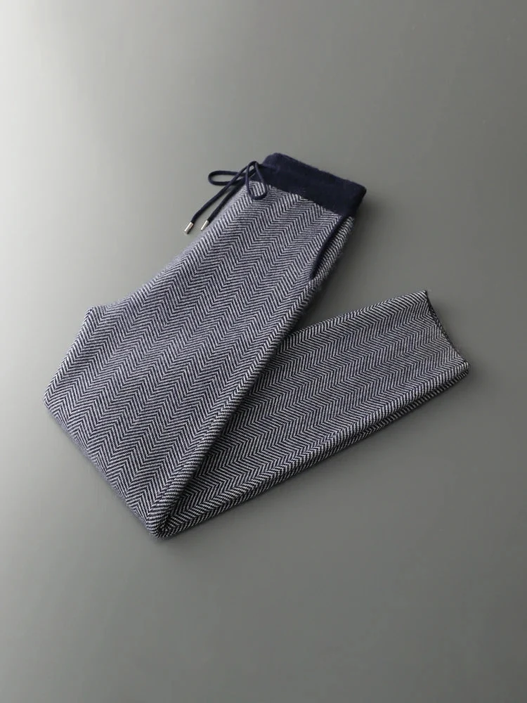 Verleihen Sie Ihrem Stil mit unserem Herren-Cardigan-Set aus Merinowolle das gewisse Etwas.