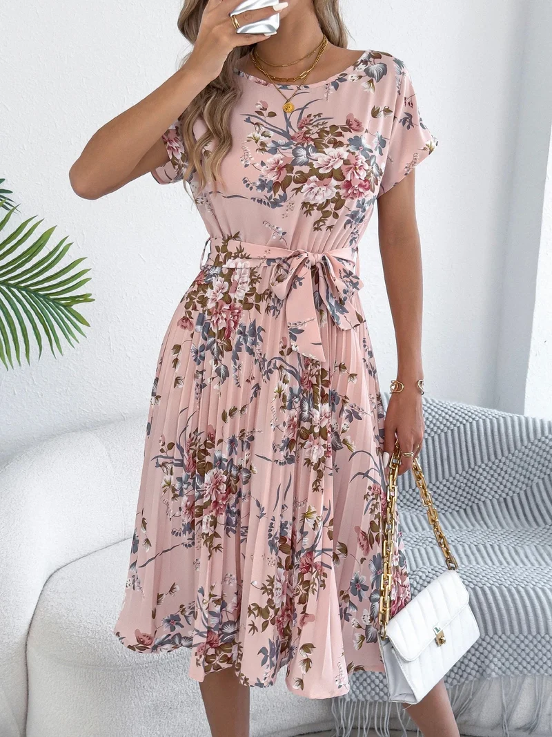 Schickes Retro-Sommerkleid mit Blumenmuster für mühelosen Stil